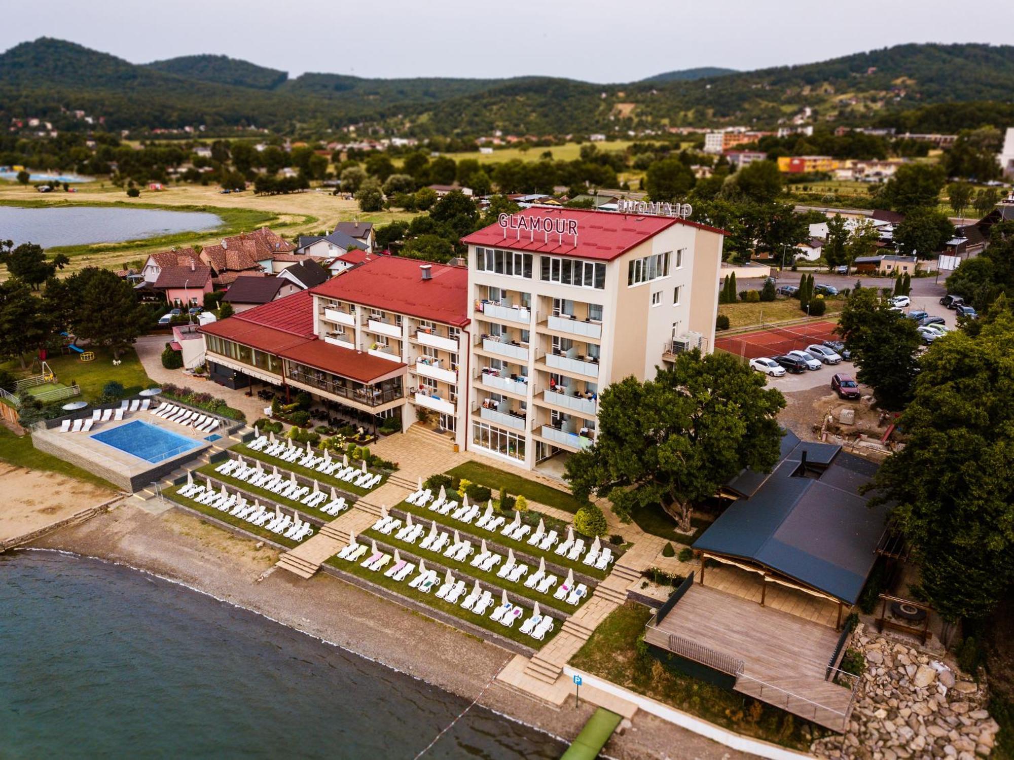 Hotel Glamour Kaluža Exterior foto